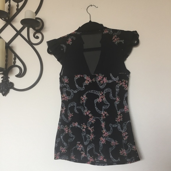 Guess Mesh Ruffle Sleeve Print Top Vneck Sz S - Picture 6 of 7